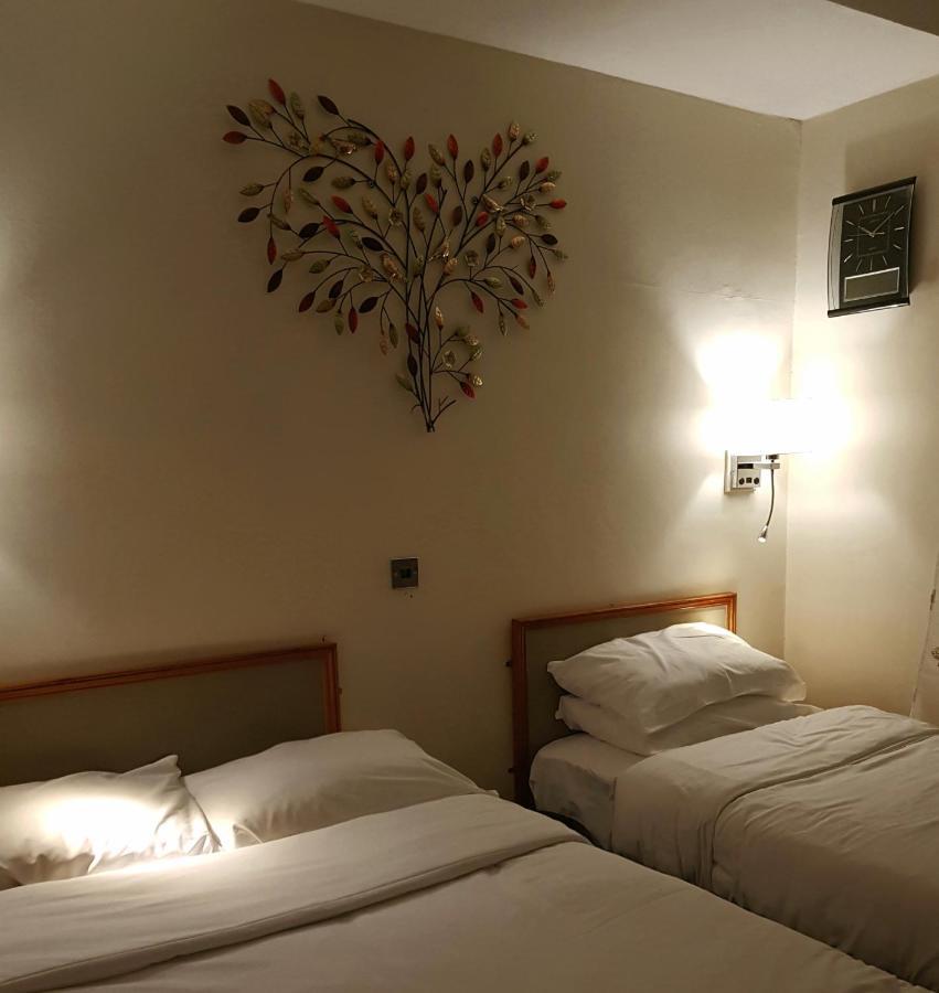 Linden Tree Bed and Breakfast Gloucester Exteriör bild